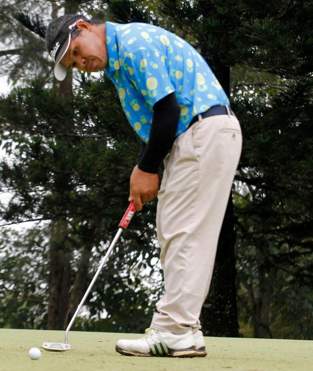 Romeo Jaraula holding a golf club