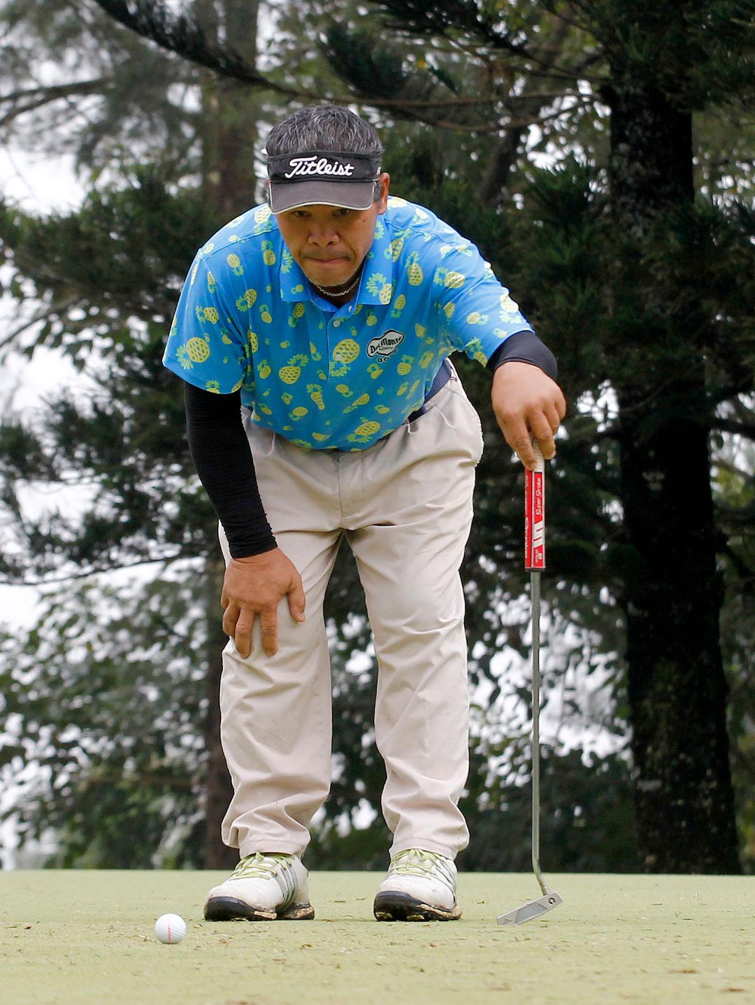 Romeo Jaraula holding a golf club